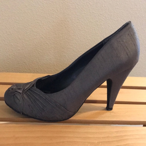 Rocket dog heel with small bow - Picture 2 of 3